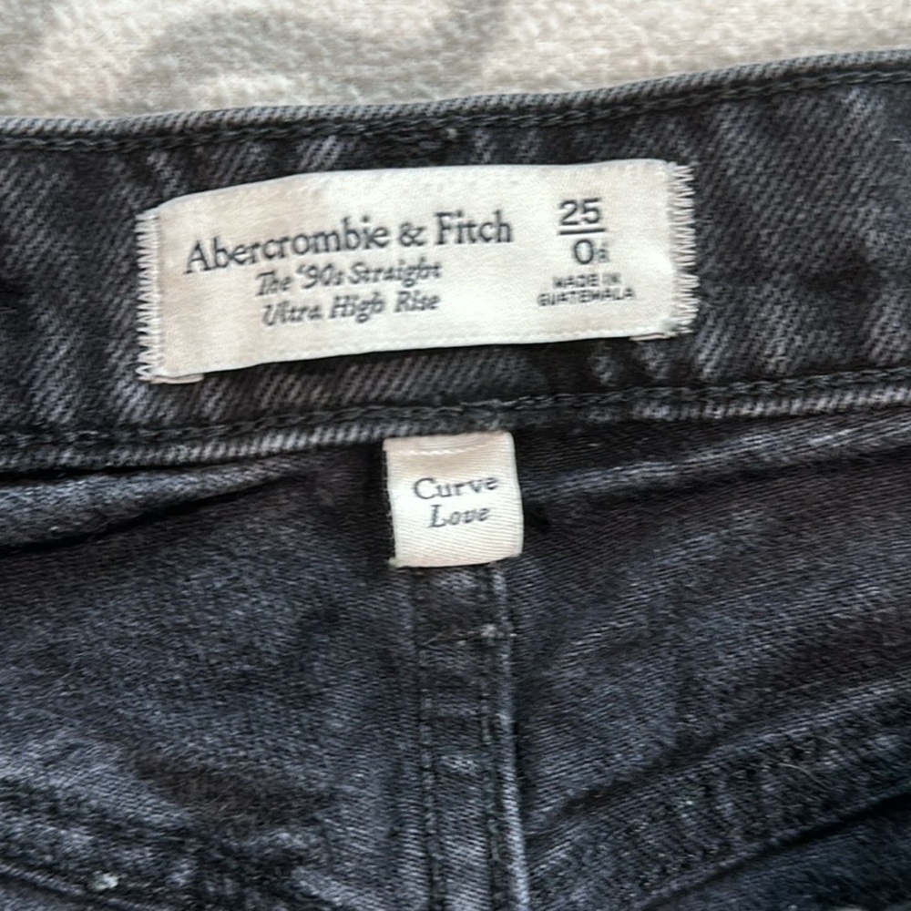 Abercrombie & Fitch The 90’s Straight Ultra High Rise Jeans - Picture 4 of 5